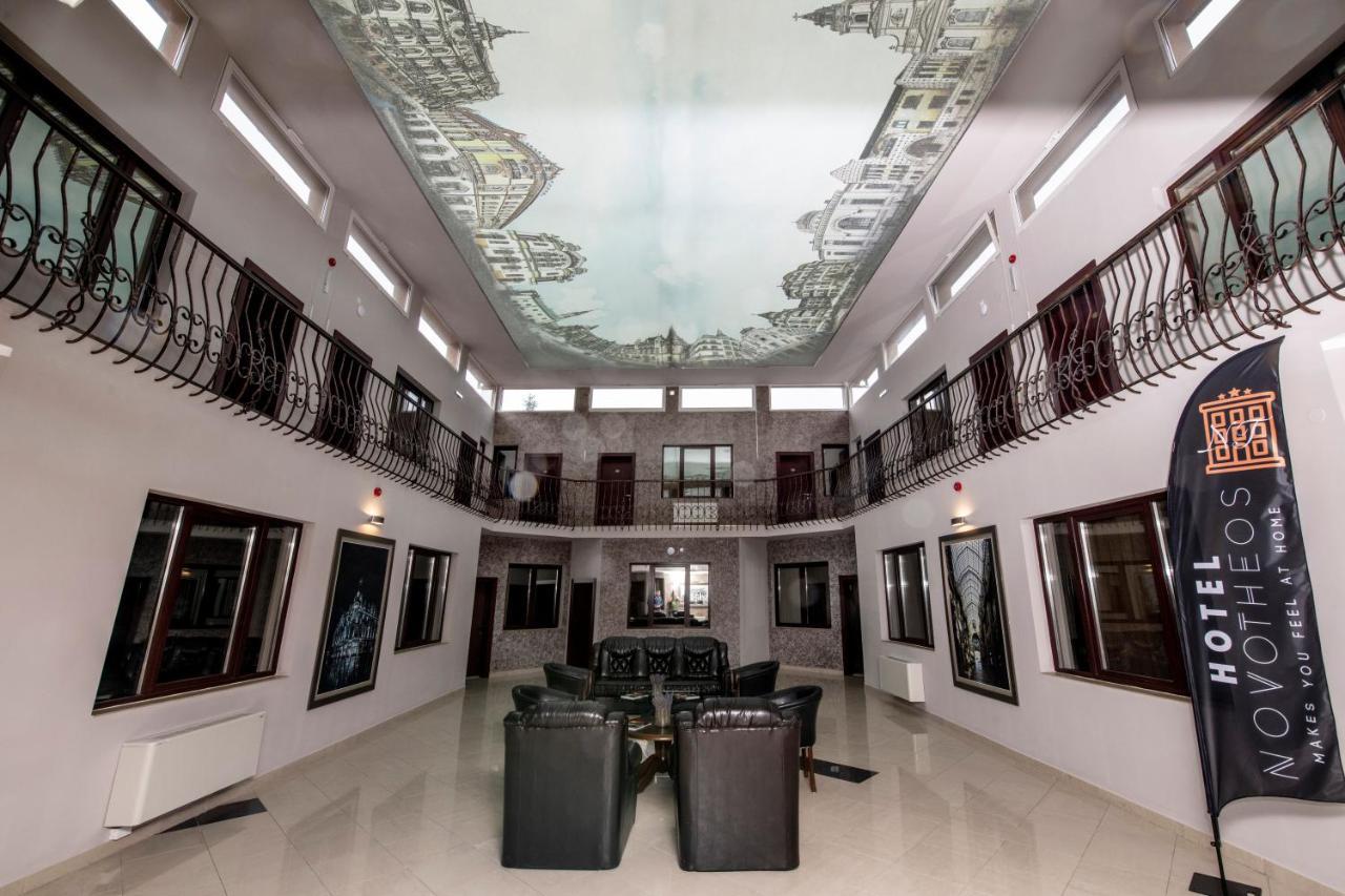 Hotel Novotheos Oradea Bagian luar foto