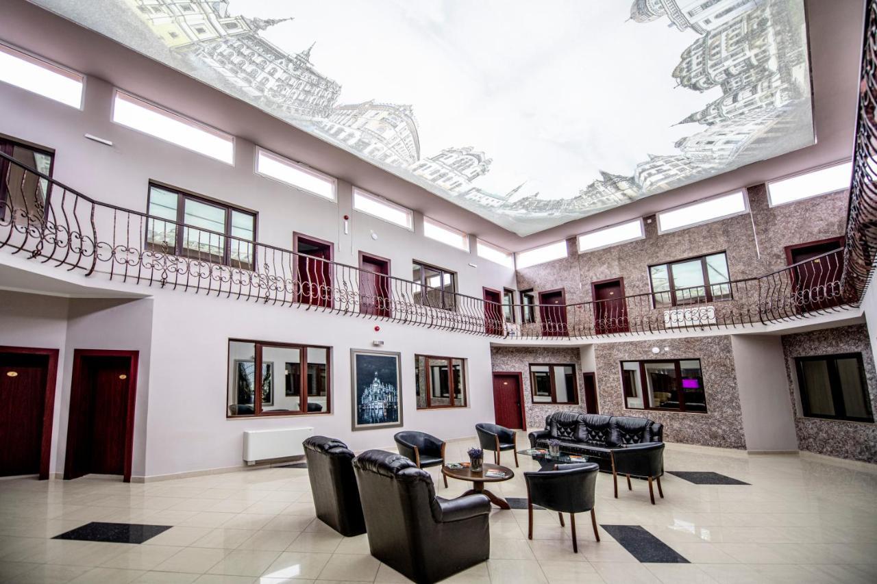 Hotel Novotheos Oradea Bagian luar foto