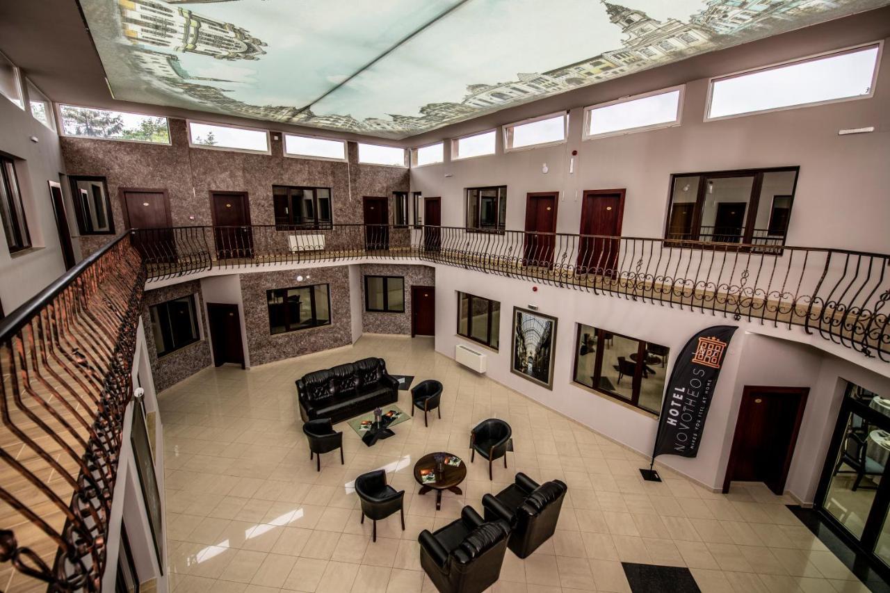Hotel Novotheos Oradea Bagian luar foto
