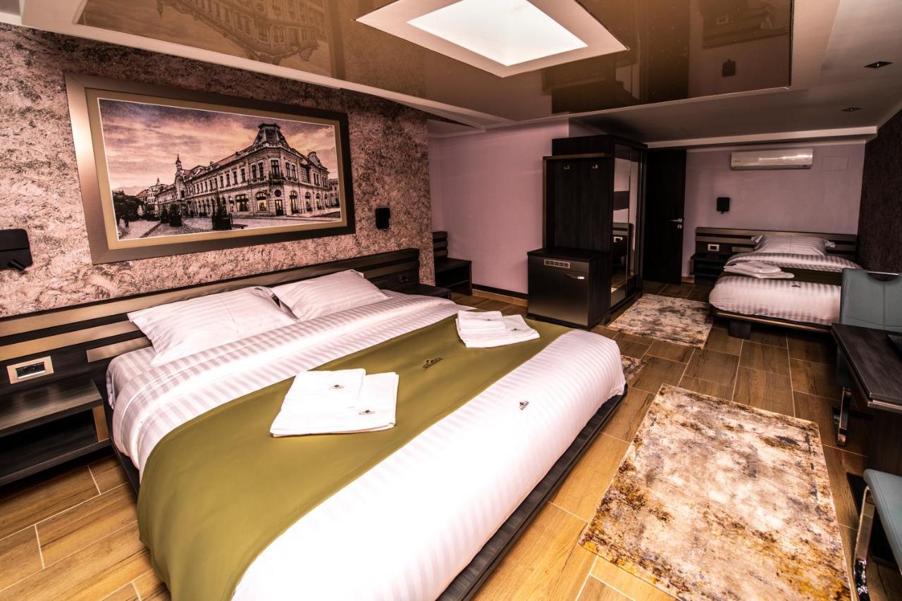 Hotel Novotheos Oradea Bagian luar foto