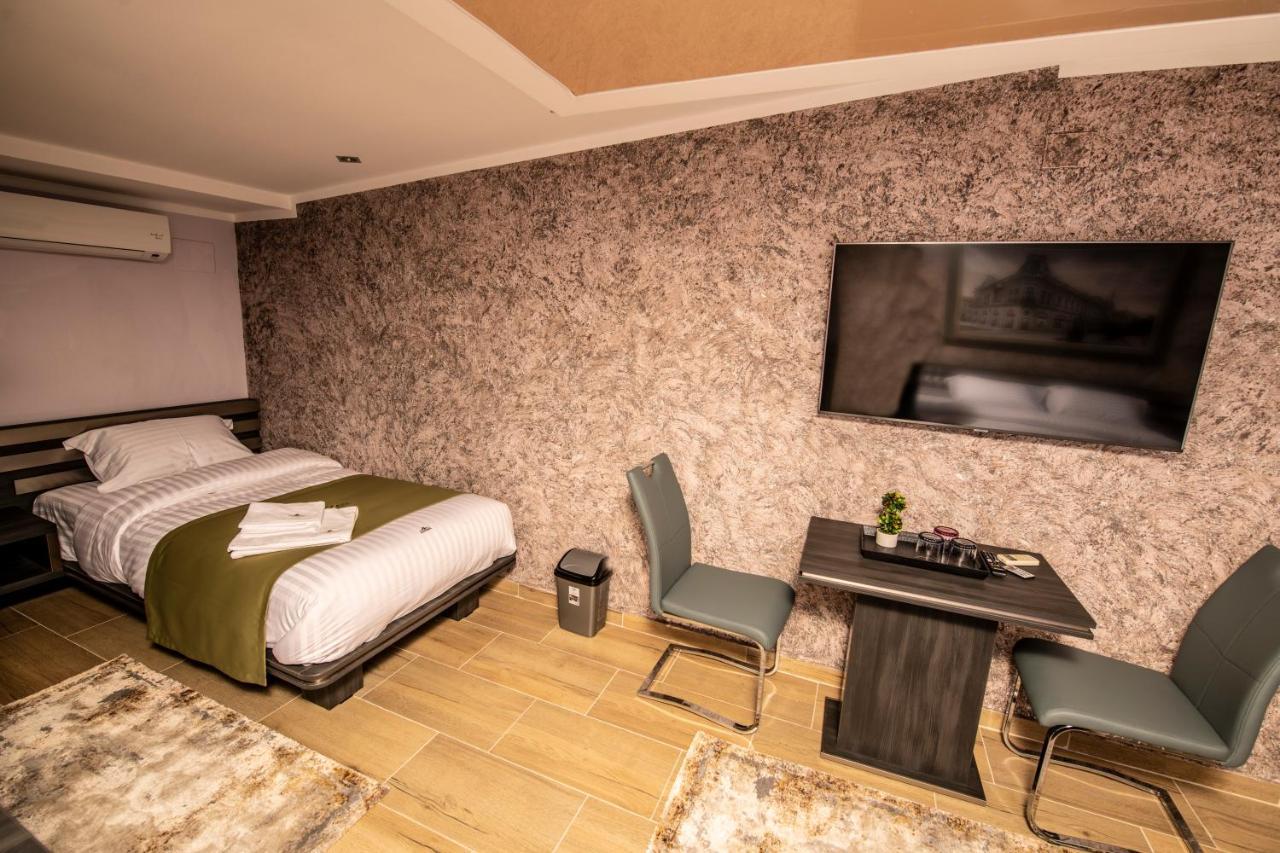 Hotel Novotheos Oradea Bagian luar foto
