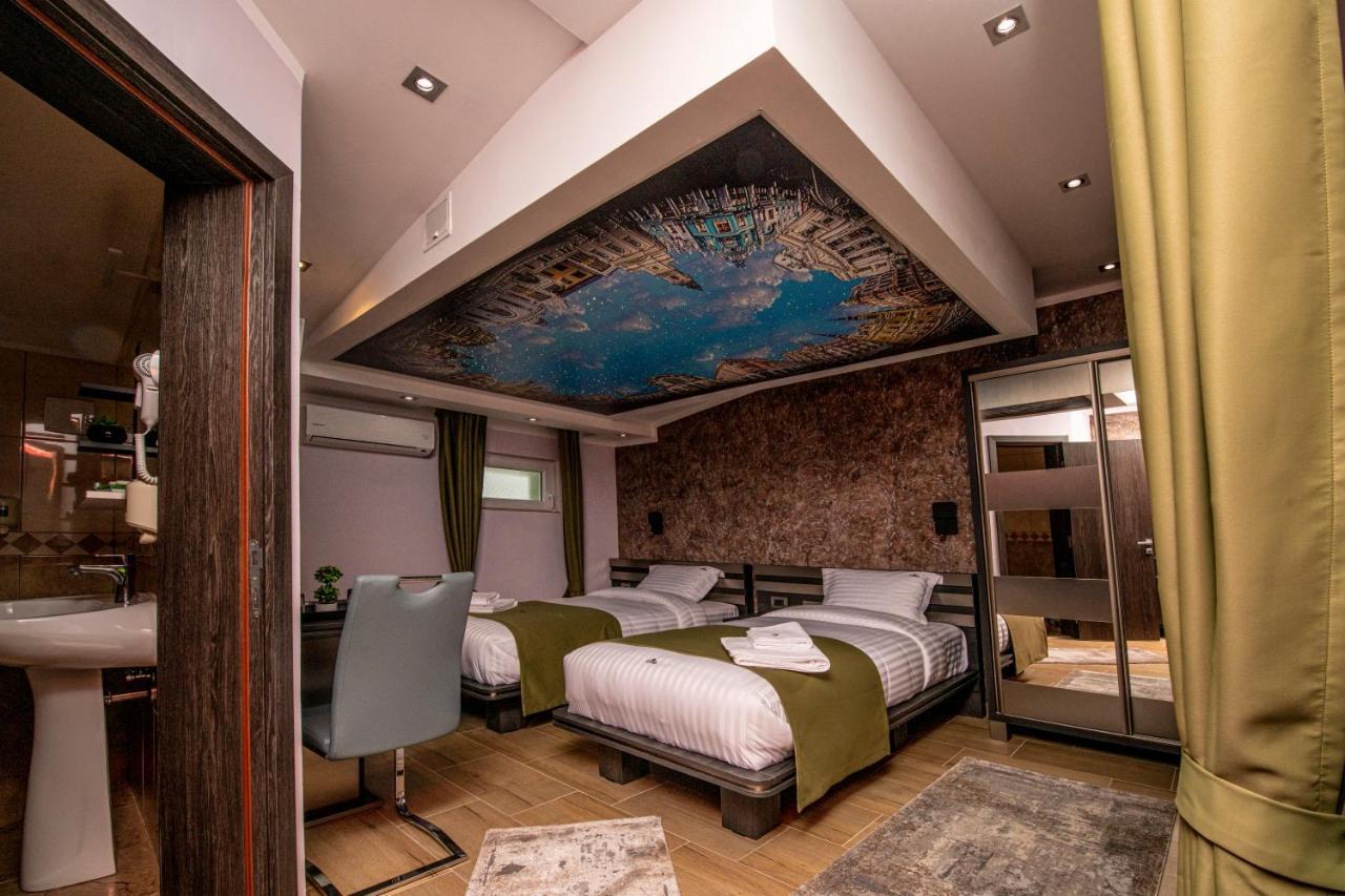 Hotel Novotheos Oradea Bagian luar foto