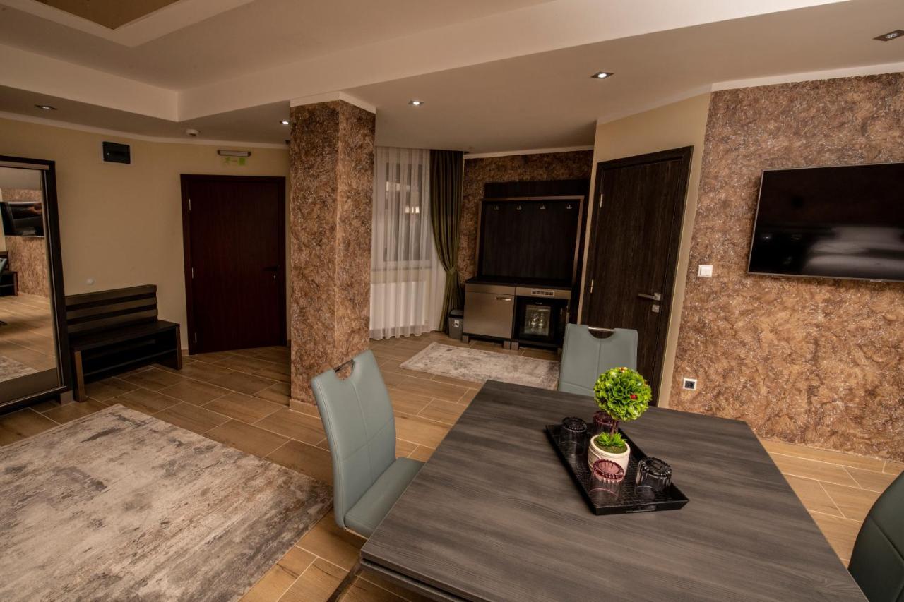 Hotel Novotheos Oradea Bagian luar foto