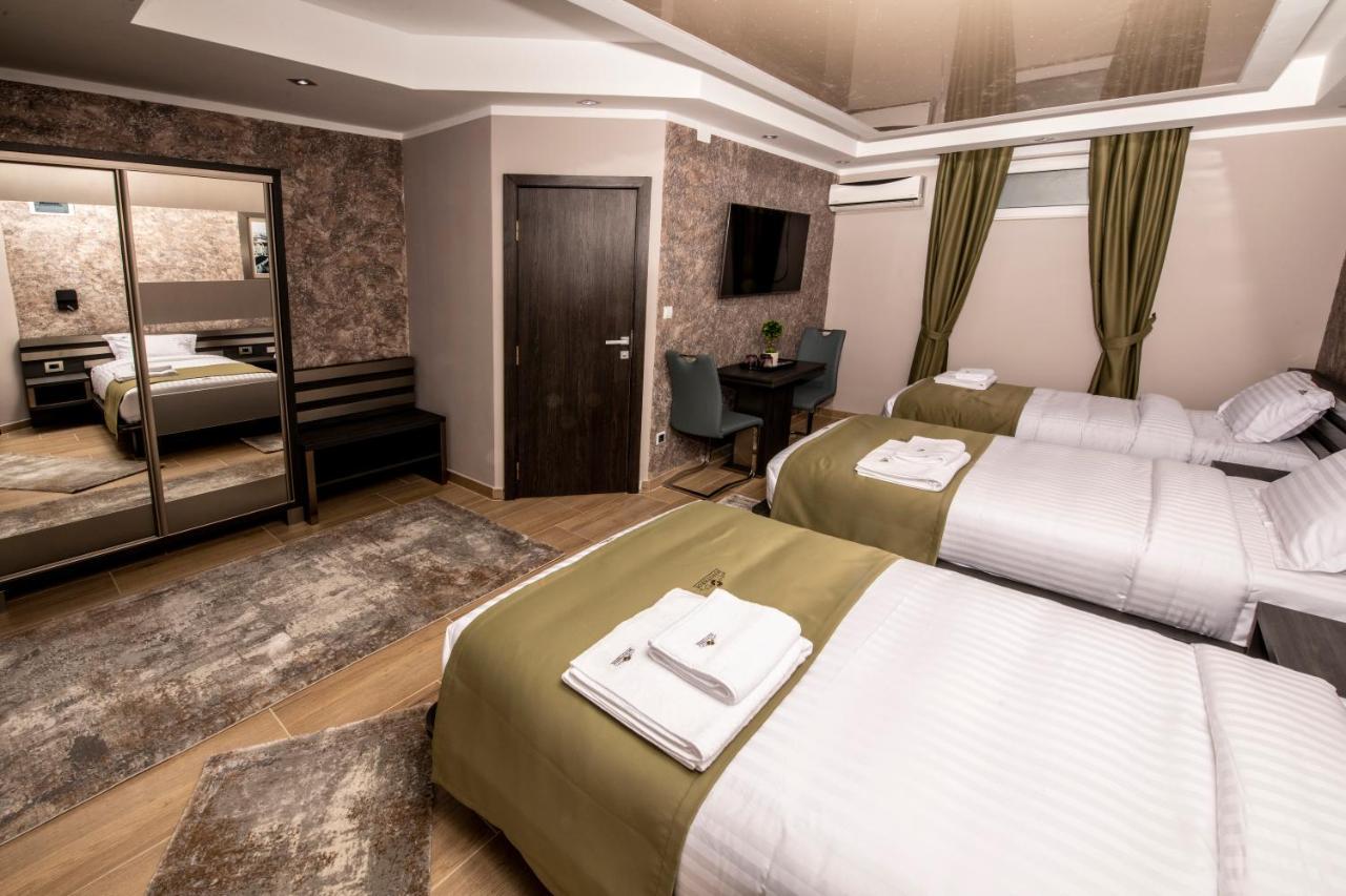 Hotel Novotheos Oradea Bagian luar foto