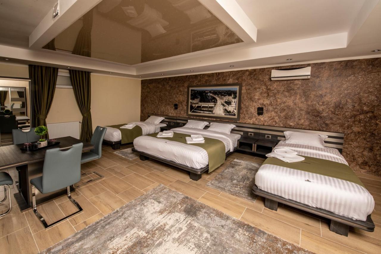 Hotel Novotheos Oradea Bagian luar foto