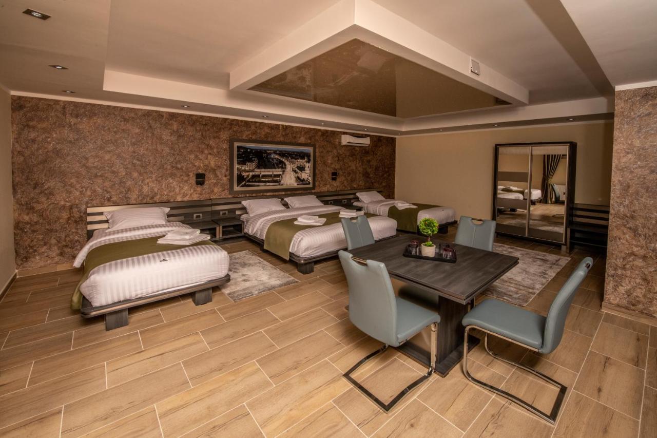 Hotel Novotheos Oradea Bagian luar foto