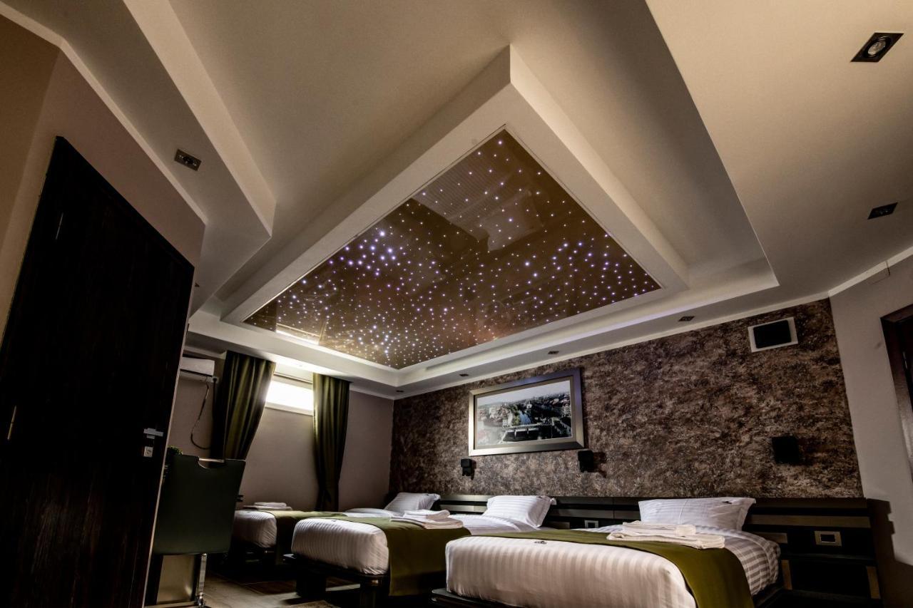 Hotel Novotheos Oradea Bagian luar foto