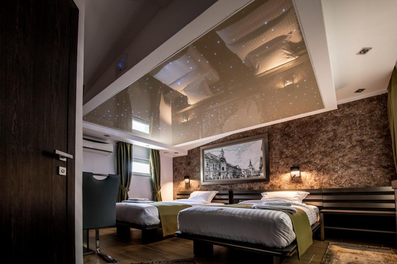 Hotel Novotheos Oradea Bagian luar foto