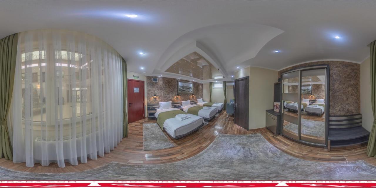 Hotel Novotheos Oradea Bagian luar foto