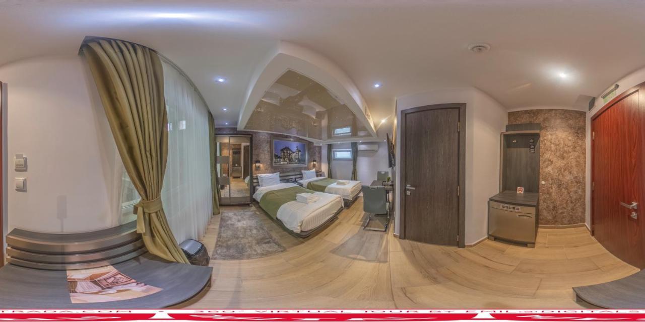 Hotel Novotheos Oradea Bagian luar foto