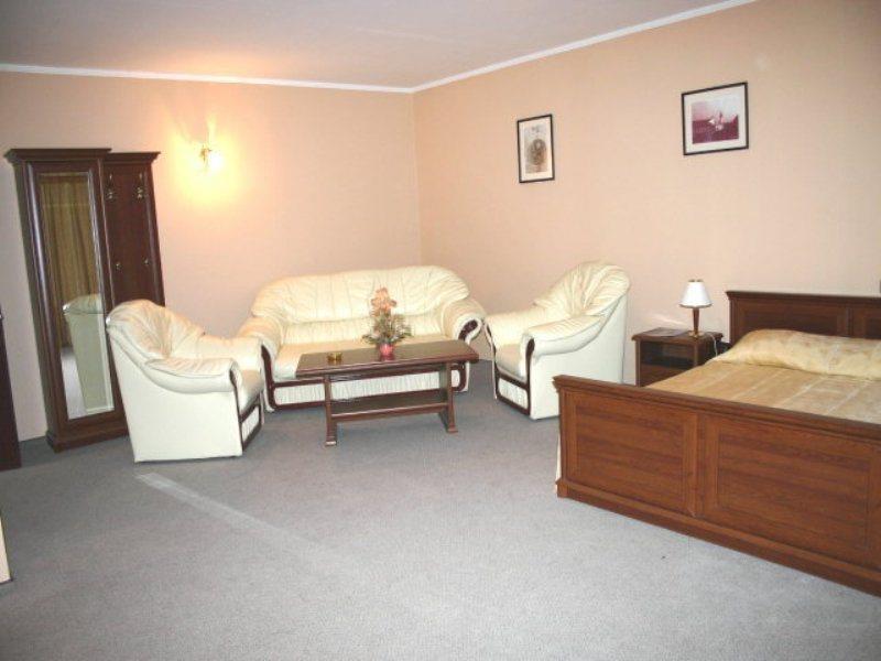 Hotel Novotheos Oradea Bagian luar foto