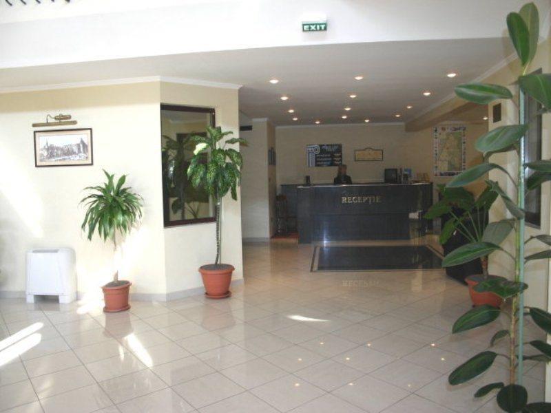 Hotel Novotheos Oradea Bagian luar foto