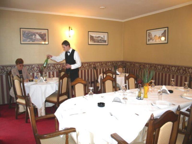 Hotel Novotheos Oradea Bagian luar foto